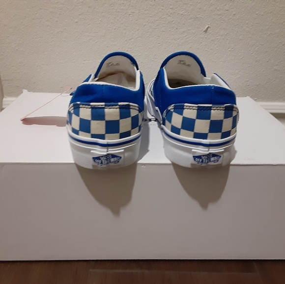 Vans - Picture 2 of 4